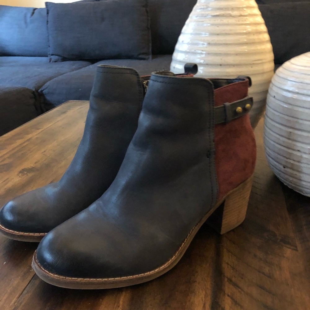 Sperry colorblock bootie size 7 1/2